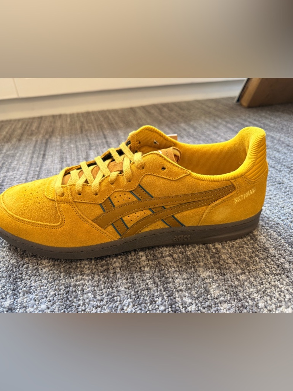 BRAND NEW -ASICS Men's Suede Low-Top Sneakers in Mustard Yellow